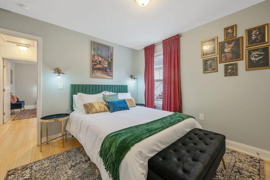 Holiday home New Victorian Theme, 3br, Lrg Backyard Close To Pnc Arena, Downtown, And Rdu Airport