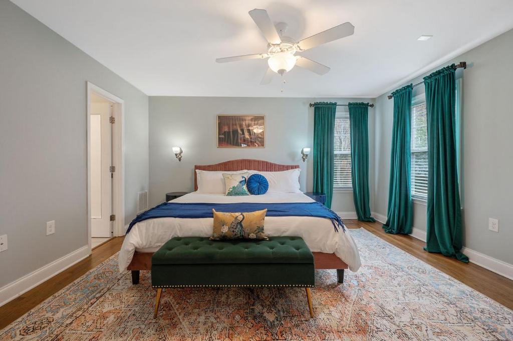 Holiday home New Victorian Theme, 3br, Lrg Backyard Close To Pnc Arena, Downtown, And Rdu Airport *