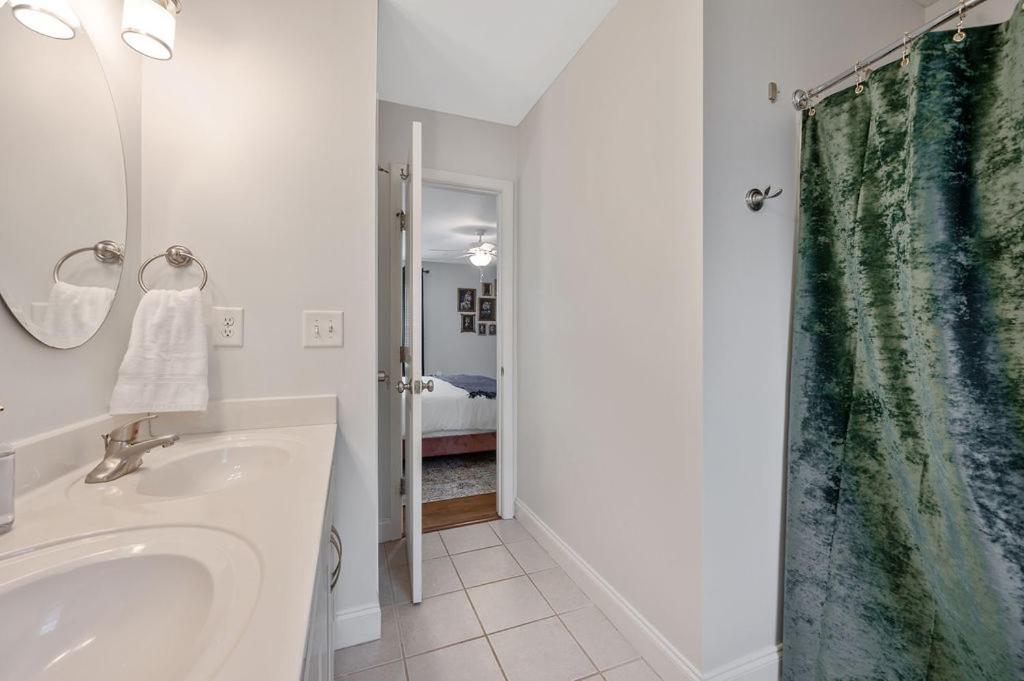 New Victorian Theme, 3br, Lrg Backyard Close To Pnc Arena, Downtown, And Rdu Airport * Raleigh