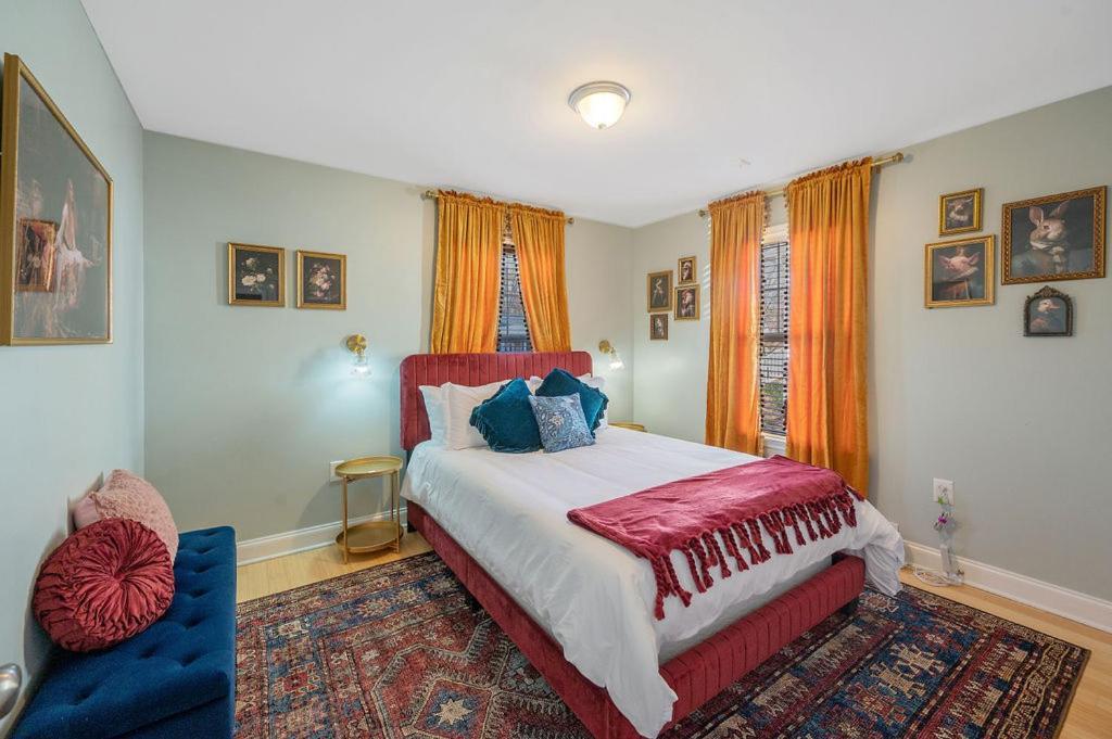 New Victorian Theme, 3br, Lrg Backyard Close To Pnc Arena, Downtown, And Rdu Airport Holiday home Raleigh