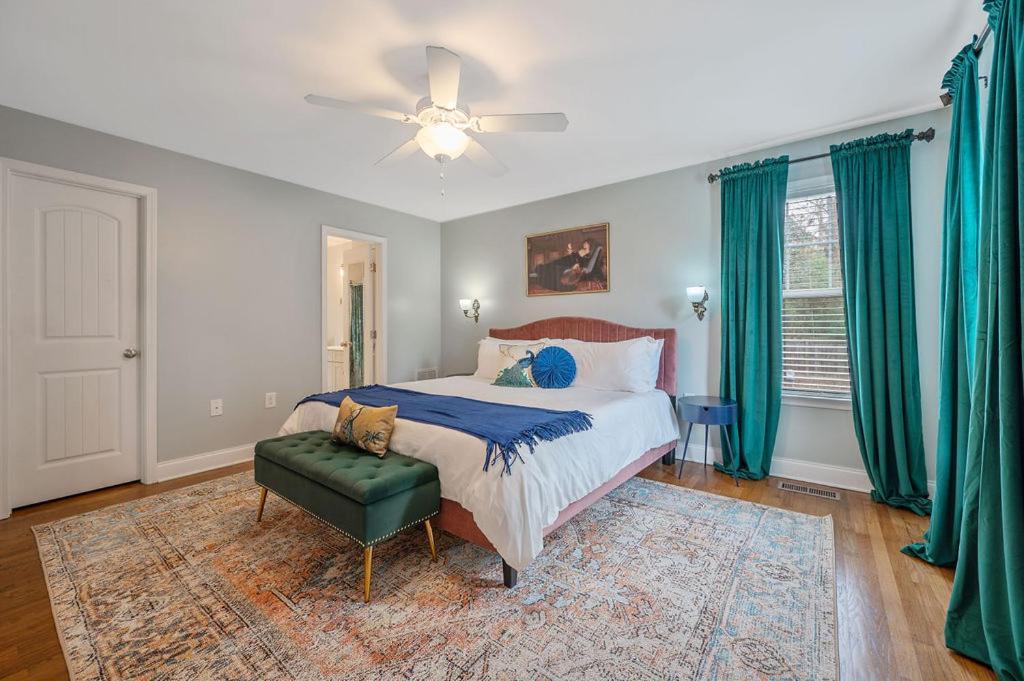 New Victorian Theme, 3br, Lrg Backyard Close To Pnc Arena, Downtown, And Rdu Airport
