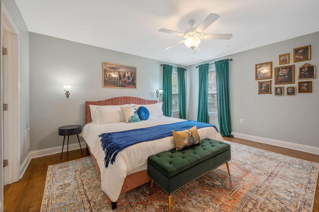 New Victorian Theme, 3br, Lrg Backyard Close To Pnc Arena, Downtown, And Rdu Airport Holiday home *