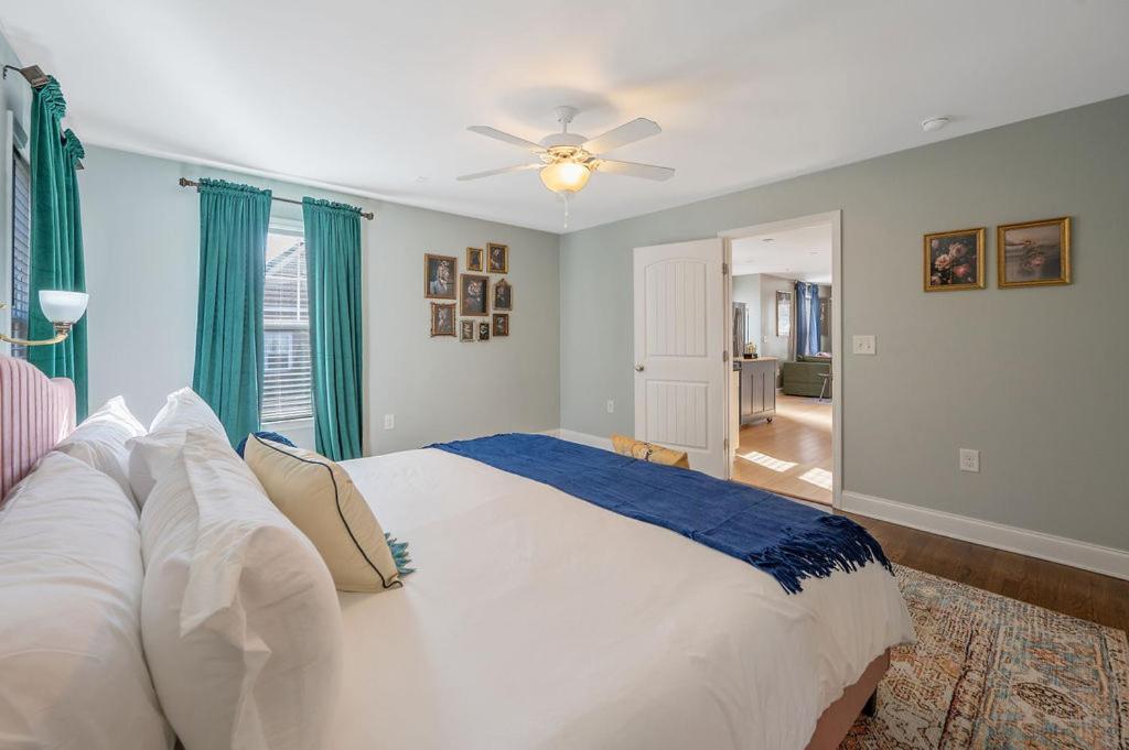 Holiday home New Victorian Theme, 3br, Lrg Backyard Close To Pnc Arena, Downtown, And Rdu Airport