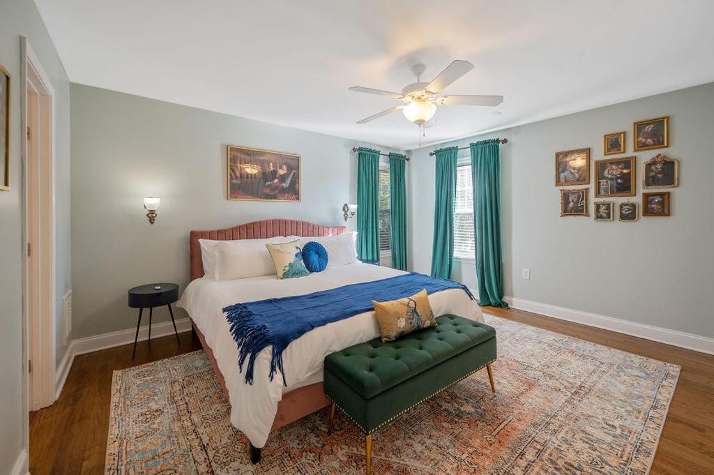 Holiday home New Victorian Theme, 3br, Lrg Backyard Close To Pnc Arena, Downtown, And Rdu Airport