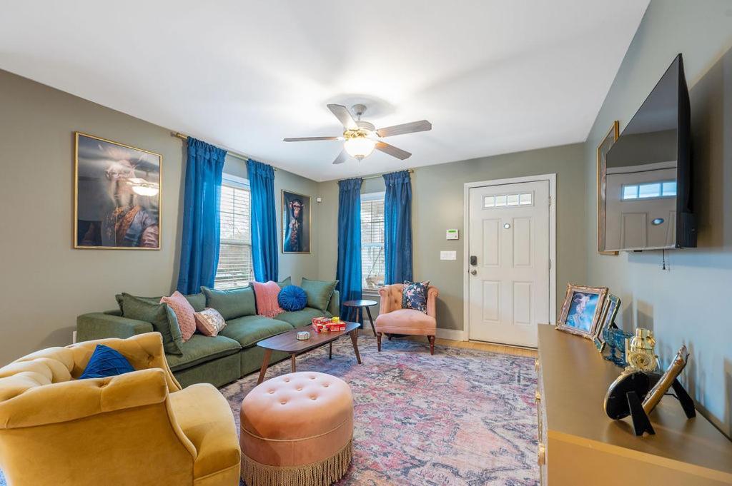 Holiday home New Victorian Theme, 3br, Lrg Backyard Close To Pnc Arena, Downtown, And Rdu Airport